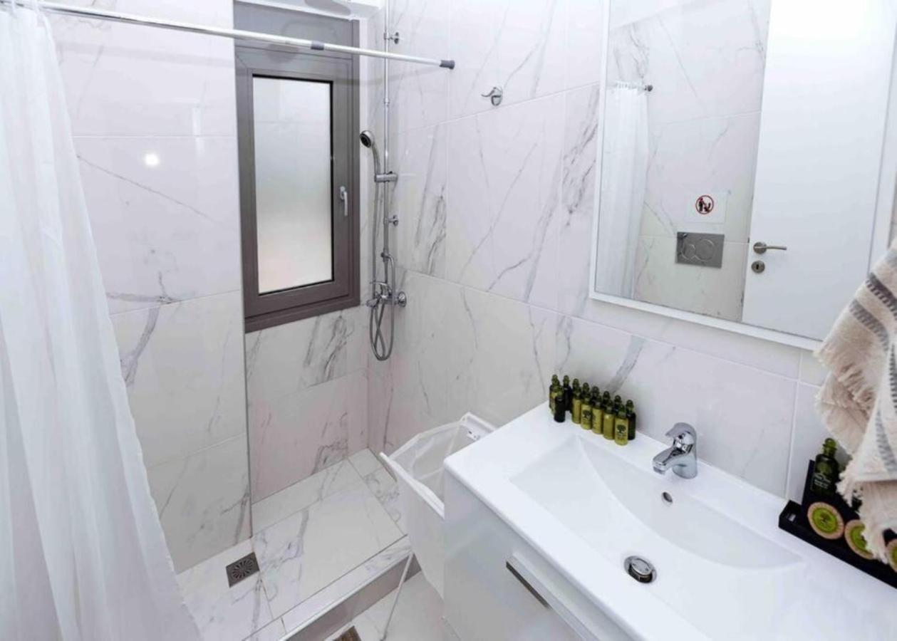 Design Apartment With Swimming Pool Near The Beach Athen Eksteriør billede